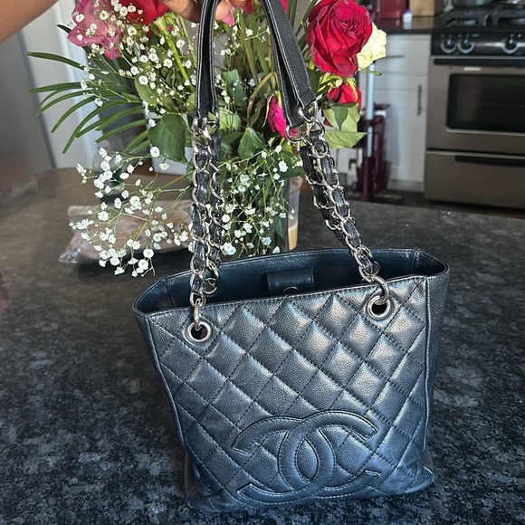 COPY - Chanel Tote - Picture 2 of 12